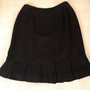 Nicely tailored wool skirt. Fully lined ruffle hem, back zipper. Size 4